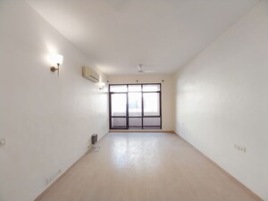 Room in 5 BHK Villa at Nirvana Courtyard, Sector 50 – for Rent