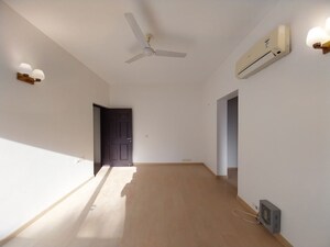 Room in 5 BHK Villa at Nirvana Courtyard, Sector 50 – for Rent