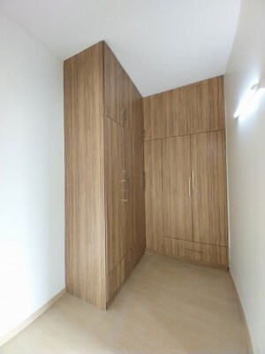 Room in 5 BHK Villa at Nirvana Courtyard, Sector 50 – for Rent