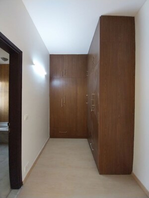Room in 5 BHK Villa at Nirvana Courtyard, Sector 50 – for Rent