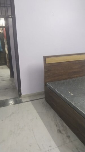 Room in 2 BHK Builder Floor at Gomti Nagar – for Rent