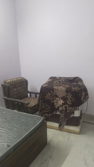 Living Room in 2 BHK Builder Floor at Gomti Nagar – for Rent