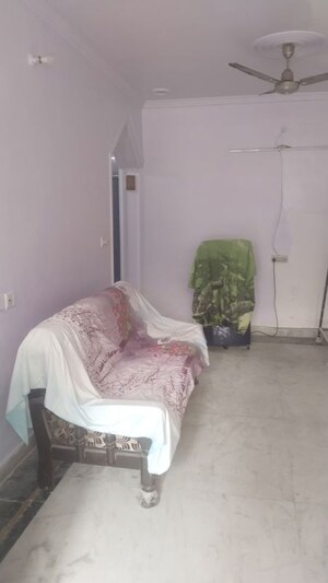 Living Room in 2 BHK Builder Floor at Gomti Nagar – for Rent
