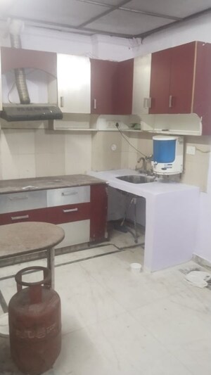 Kitchen in 2 BHK Builder Floor at Gomti Nagar – for Rent
