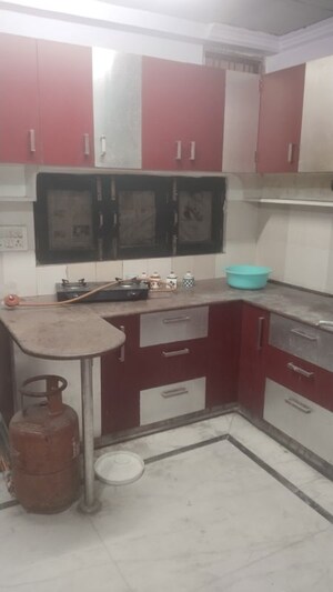 Kitchen in 2 BHK Builder Floor at Gomti Nagar – for Rent