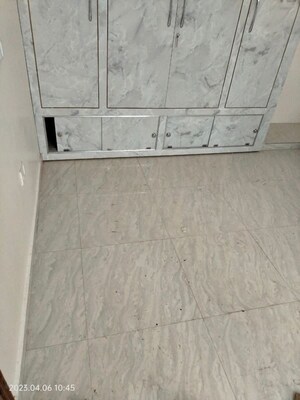 Room in 2 BHK Builder Floor at Gomti Nagar – for Rent
