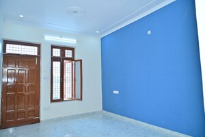Room in 2 BHK Builder Floor at Gomti Nagar – for Rent