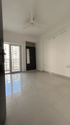 Room in 3 BHK Apartment at Paranjape Crystal Garden, Baner – for Sale