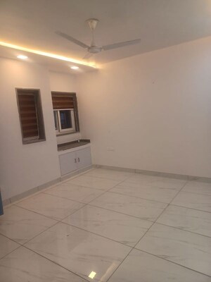 Room in 1 BHK Builder Floor at Alaknanda – for Rent