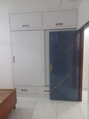 Furnished Amenities in 1 BHK Builder Floor at Alaknanda – for Rent