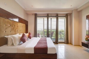 Bedroom in 6+ BHK Independent House at Prithvi Apartment-52, Sector 52 – for Rent