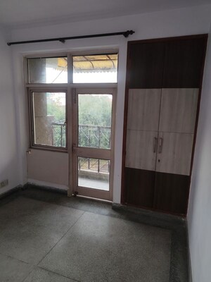 Room in 3 BHK Apartment at Puri PP City Centre, Pitampura – for Rent