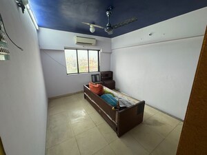 Room in 5 BHK Apartment at Jambli Naka – for Sale