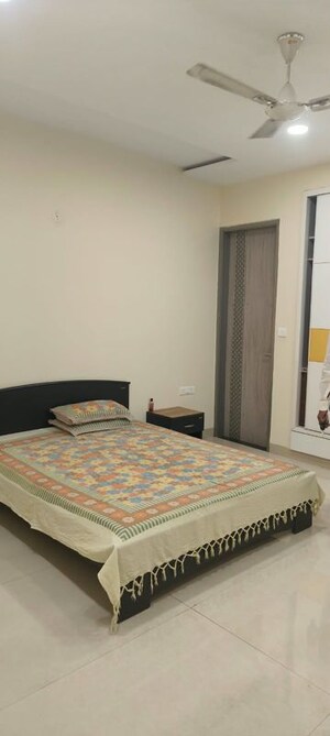 Bedroom in 3 BHK Builder Floor at Sector 40 – for Rent