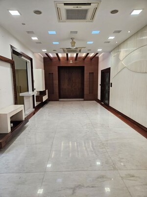 Room in 4 BHK Builder Floor at Sector 50 – for Rent