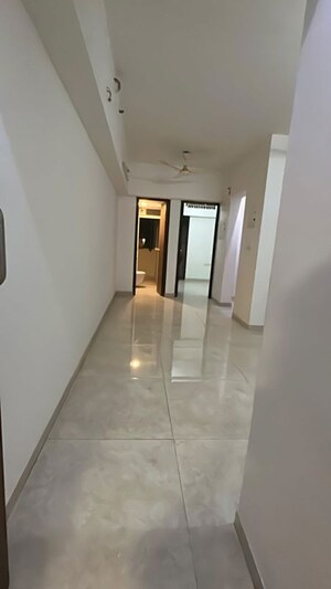 Room in 1 BHK Apartment at Lodha Amara, Kolshet Road – for Sale
