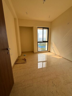Room in 2 BHK Apartment at Lodha Sterling, Kolshet Road – for Sale