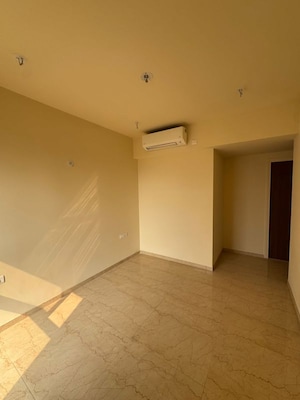 Room in 2 BHK Apartment at Lodha Sterling, Kolshet Road – for Sale