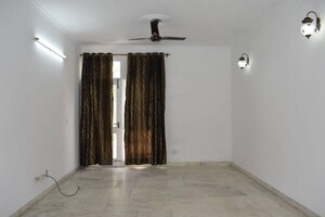 Room in 3 BHK Builder Floor at Malibu Town – for Rent