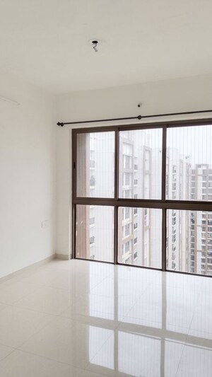 Room in 2 BHK Apartment at Runwal My City Phase II Cluster 05, Dombivli East – for Rent