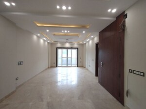 Building Lobby in 4 BHK Builder Floor at Vatika India Next, Sector 82 – for Rent