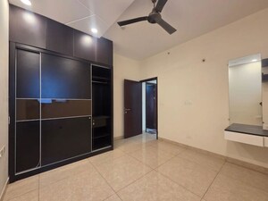 Room in 3 BHK Apartment at Brigade Lakeview, Btm Layout – for Rent
