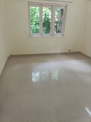 Room in 3 BHK Apartment at Villa Rosa Apartment, Bandra West – for Rent