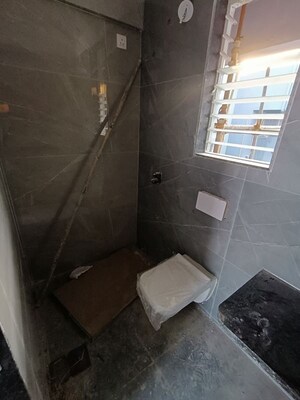 Bathroom in 1.5 BHK Apartment at Mangal Orchid Chs, Andheri West – for Rent