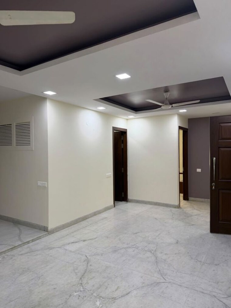 Room, rajouri garden 3 Bedroom 150 Sq.Yd. Builder Floor In Rajouri Garden Delhi 10797670