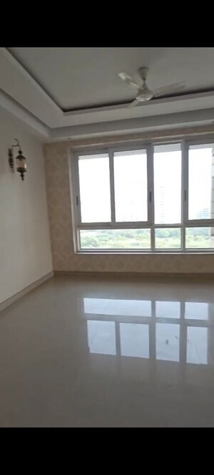 Room in 4 BHK Apartment at Jaypee Imperial Court, Sector 128 – for Rent