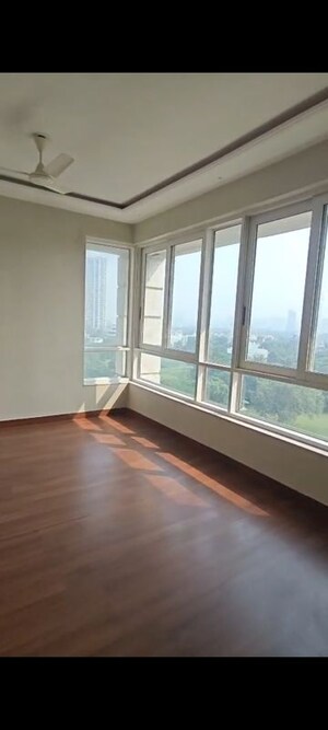 Room in 4 BHK Apartment at Jaypee Imperial Court, Sector 128 – for Rent