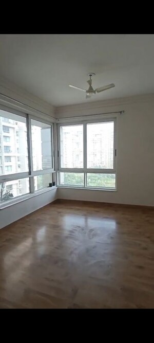 Room in 4 BHK Apartment at Jaypee Imperial Court, Sector 128 – for Rent
