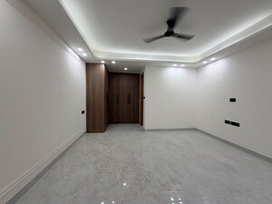 Room in 3 BHK Builder Floor at Saket – for Rent