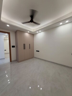Room in 3 BHK Builder Floor at Saket – for Rent