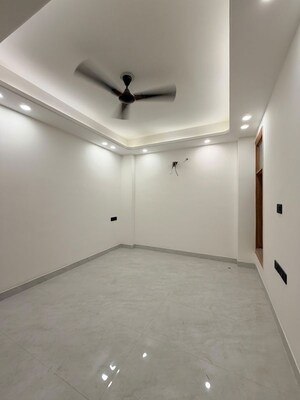 Room in 3 BHK Builder Floor at Saket – for Rent