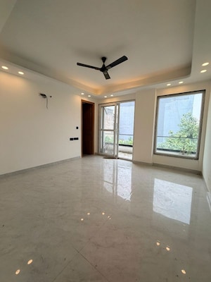 Room in 3 BHK Builder Floor at Saket – for Rent