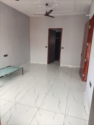 Room in 2 BHK Builder Floor at Phase 7 – for Rent