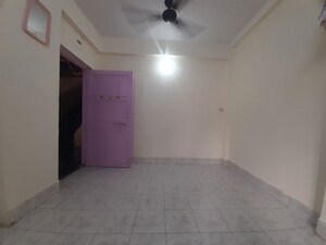 Room in 1 BHK Apartment at Sarthak Apartment Malad, Malad East – for Rent
