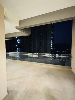 Room in 3 BHK Apartment at Prestige Siesta, Mulund West – for Rent