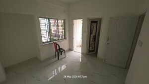 Room in 3 BHK Apartment at Topsia – for Sale