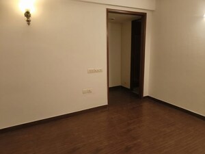 Room in 3.5 BHK Apartment at Jaypee Kalypso Court, Sector 128 – for Rent