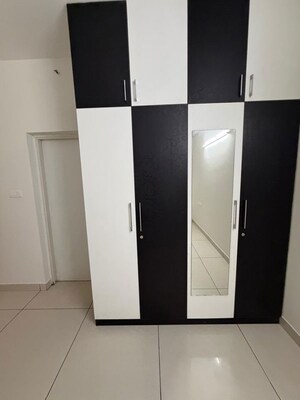 Room in 2 BHK Apartment at Prestige Lakeside Habitat, Varthur – for Rent