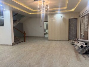 Room in 6 BHK Independent House at Jubilee Hills – for Rent
