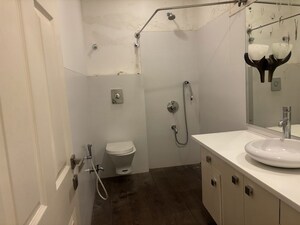 Bathroom in 6 BHK Independent House at Jubilee Hills – for Rent