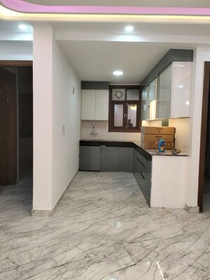 Room in 4 BHK Apartment at Panchsheel Vihar – for Rent