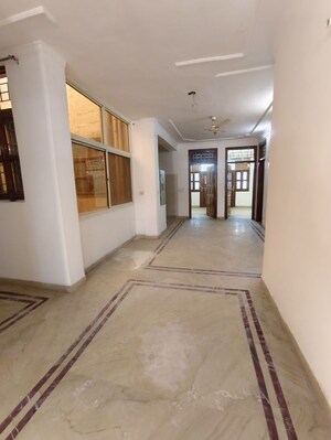Room in 3 BHK Builder Floor at Sukhdev Vihar – for Rent