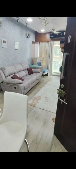 Team Area in 3 BHK Apartment at Andheri CHS, Andheri West – for Rent