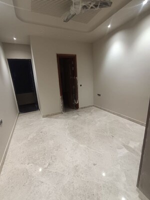 Room in 3 BHK Builder Floor at Naraina – for Rent