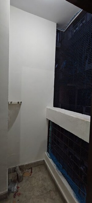 Bathroom in 1 BHK Builder Floor at Mayur Vihar 1 – for Rent