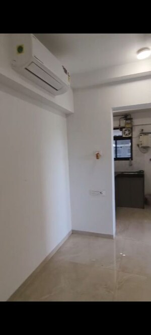 Room in 2 BHK Apartment at Platinum Casa Millennia, Andheri West – for Rent